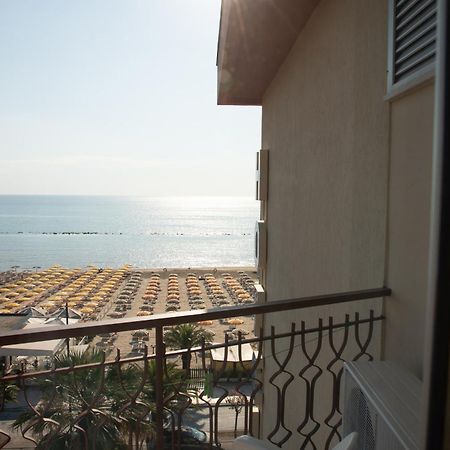 גרוטמארה Hotel Eden מראה חיצוני תמונה