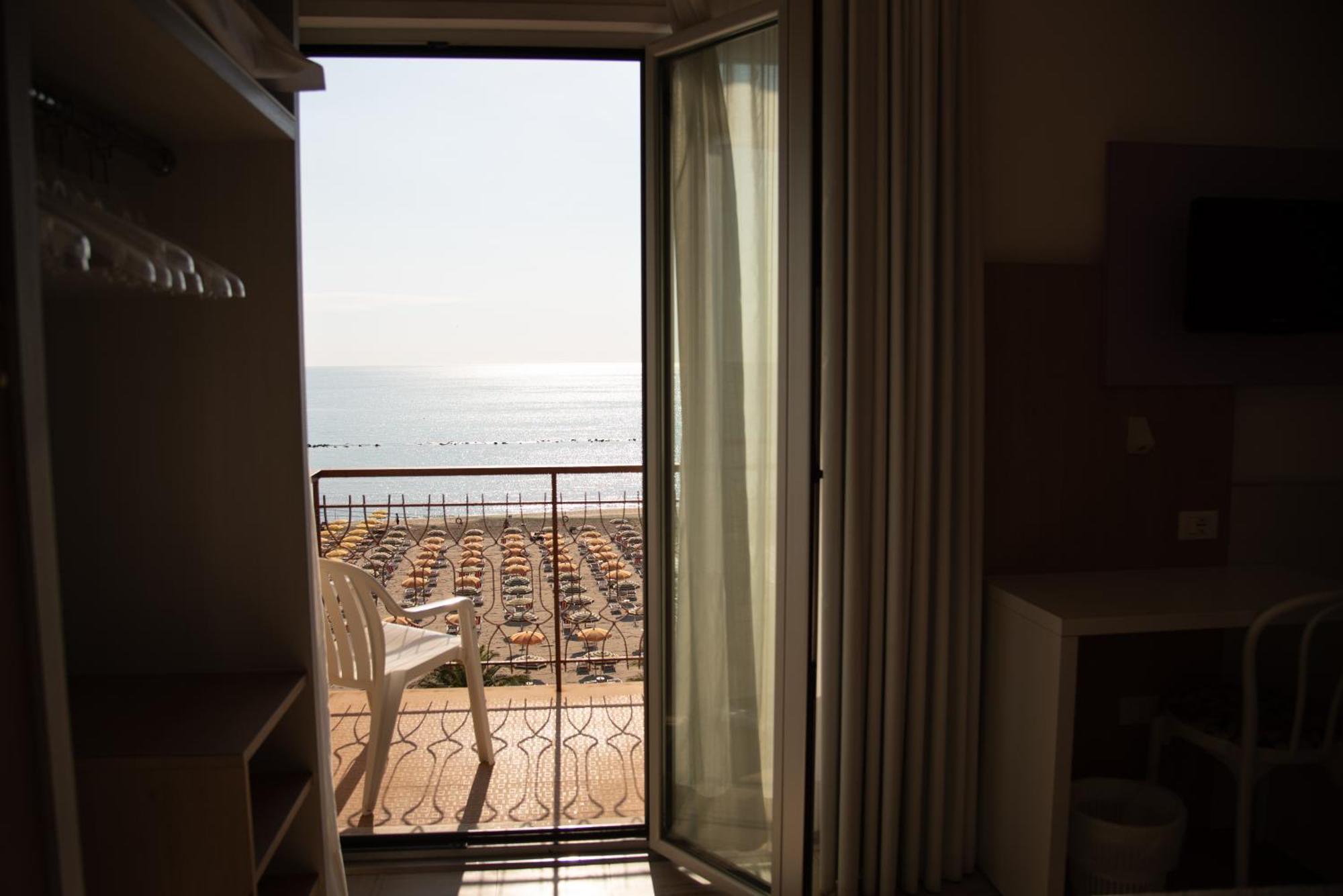 גרוטמארה Hotel Eden מראה חיצוני תמונה