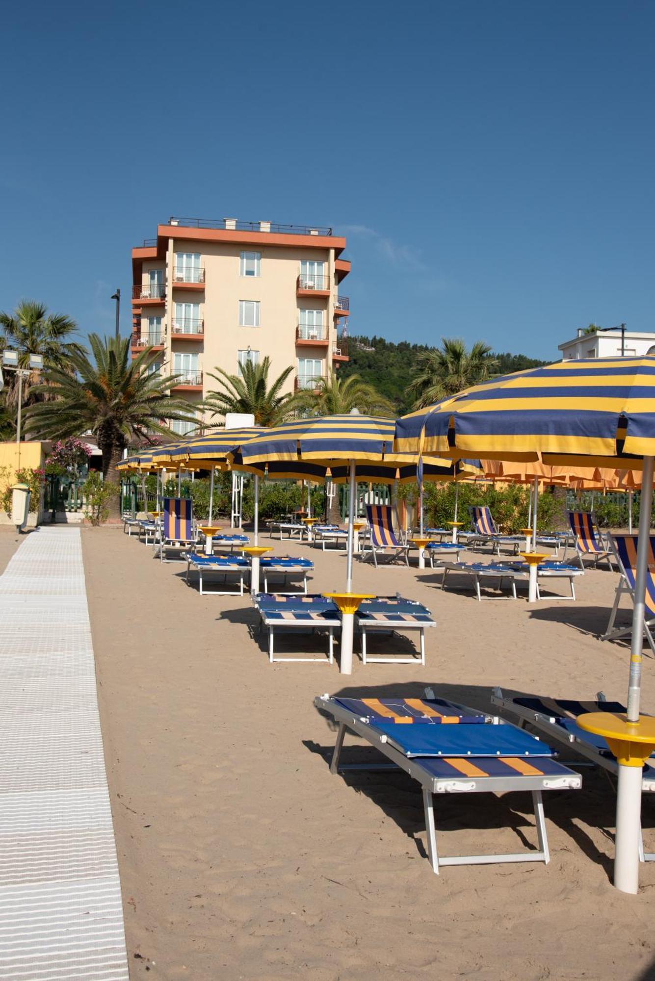גרוטמארה Hotel Eden מראה חיצוני תמונה