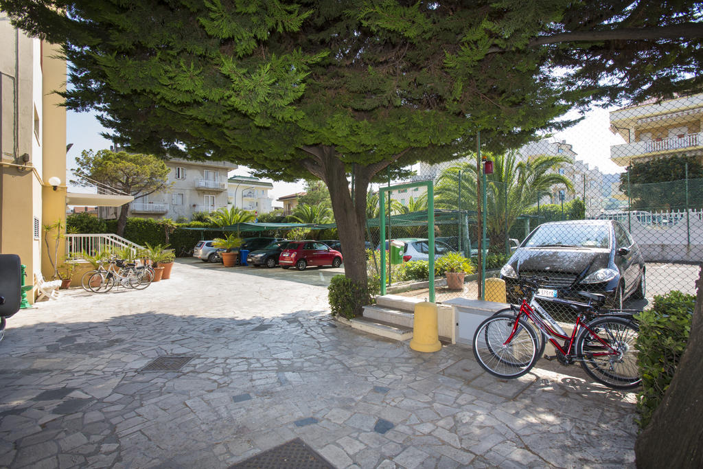 גרוטמארה Hotel Eden מראה חיצוני תמונה